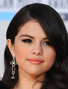 Selena Gomez : selena-gomez-1322508568.jpg