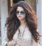 Selena Gomez : selena-gomez-1360140453.jpg