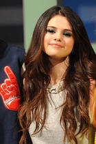 Selena Gomez : selena-gomez-1379270939.jpg