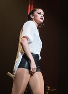 Selena Gomez : selena-gomez-1382374070.jpg