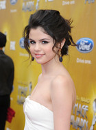 Selena Gomez : selena-gomez-1384117584.jpg