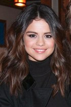 Selena Gomez : selena-gomez-1390490784.jpg