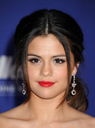 Selena Gomez : selena-gomez-1393688428.jpg