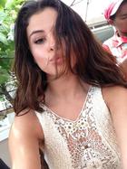 Selena Gomez : selena-gomez-1399832000.jpg