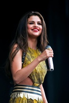 Selena Gomez : selena-gomez-1414429145.jpg