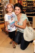 Selena Gomez : selena_gomez_1255142948.jpg