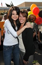 Selena Gomez : selena_gomez_1255201950.jpg