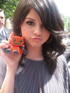 Selena Gomez : selena_gomez_1257478074.jpg