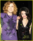 Selena Gomez : selena_gomez_1261503228.jpg