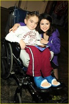 Selena Gomez : selena_gomez_1261503251.jpg