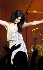 Selena Gomez : selena_gomez_1270793036.jpg