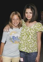 Selena Gomez : selena_gomez_1276383430.jpg