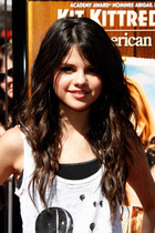 Selena Gomez : selena_gomez_1281844587.jpg