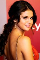 Selena Gomez : selena_gomez_1296501755.jpg