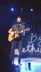 Shawn Mendes : shawn-mendes-1438884001.jpg