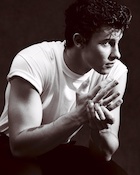 Shawn Mendes : shawn-mendes-1512683281.jpg