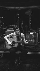 Shawn Mendes : shawn-mendes-1537742701.jpg