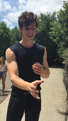 Shawn Mendes : shawn-mendes-1673713501.jpg