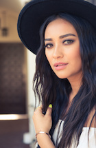 Shay Mitchell : shay-mitchell-1444583491.jpg