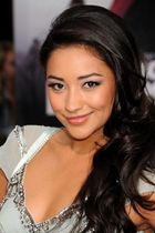 Shay Mitchell : shaymitchell_1276112395.jpg