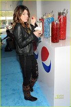 Shenae Grimes : shenae-grimes-1351174511.jpg