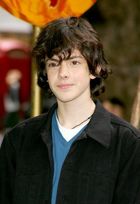 Skandar Keynes : TI4U_u1136155687.jpg