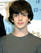 Skandar Keynes : TI4U_u1142634823.jpg