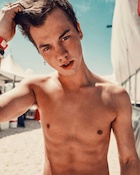 Taylor Caniff : taylor-caniff-1493694001.jpg