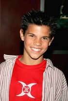 Taylor Lautner : TI4U_u1154545365.jpg