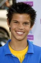 Taylor Lautner : TI4U_u1154881675.jpg