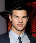 Taylor Lautner : taylor-lautner-1312649465.jpg