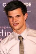 Taylor Lautner : taylor-lautner-1313621413.jpg