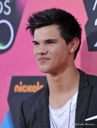 Taylor Lautner : taylor-lautner-1313621432.jpg