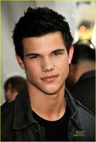 Taylor Lautner : taylor-lautner-1315352123.jpg