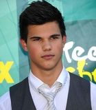 Taylor Lautner : taylor-lautner-1315352134.jpg