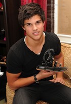 Taylor Lautner : taylor-lautner-1315420660.jpg