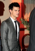 Taylor Lautner : taylor-lautner-1315420681.jpg