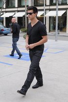 Taylor Lautner : taylor-lautner-1315420743.jpg