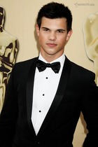 Taylor Lautner : taylor-lautner-1315592805.jpg