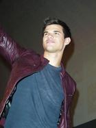 Taylor Lautner : taylor-lautner-1315733179.jpg