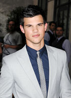 Taylor Lautner : taylor-lautner-1316024777.jpg