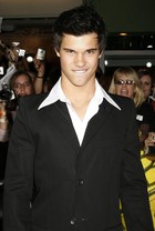 Taylor Lautner : taylor-lautner-1316650406.jpg