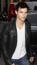 Taylor Lautner : taylor-lautner-1316650436.jpg