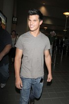 Taylor Lautner : taylor-lautner-1316820830.jpg