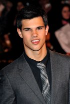 Taylor Lautner : taylor-lautner-1316924089.jpg