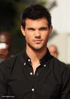 Taylor Lautner : taylor-lautner-1320548287.jpg