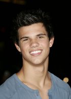 Taylor Lautner : taylor-lautner-1321027556.jpg