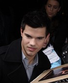 Taylor Lautner : taylor-lautner-1321501673.jpg