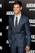 Taylor Lautner : taylor-lautner-1321555006.jpg