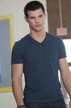 Taylor Lautner : taylor-lautner-1321647303.jpg